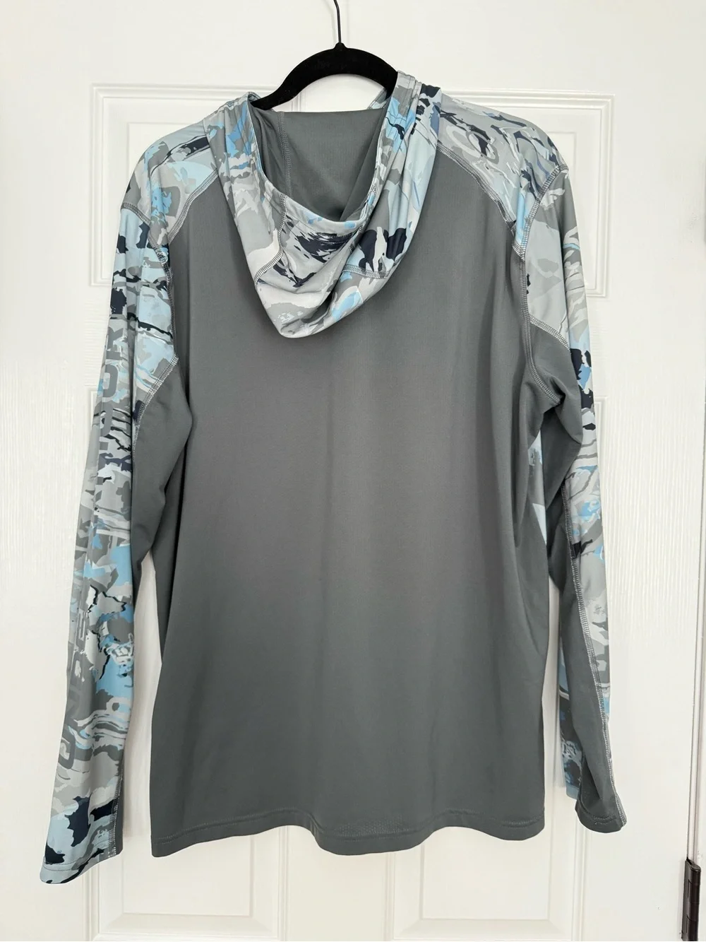 Under Armour Men's Iso-Chill Shorebreak Camo Hoodie- size L